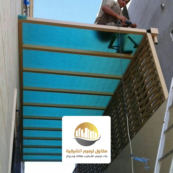 مظلات لسكان الخبر